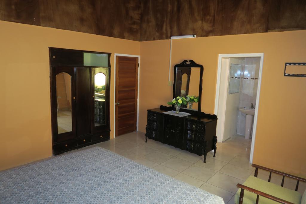 Enchanted Villas Inn Montego Bay Exterior foto