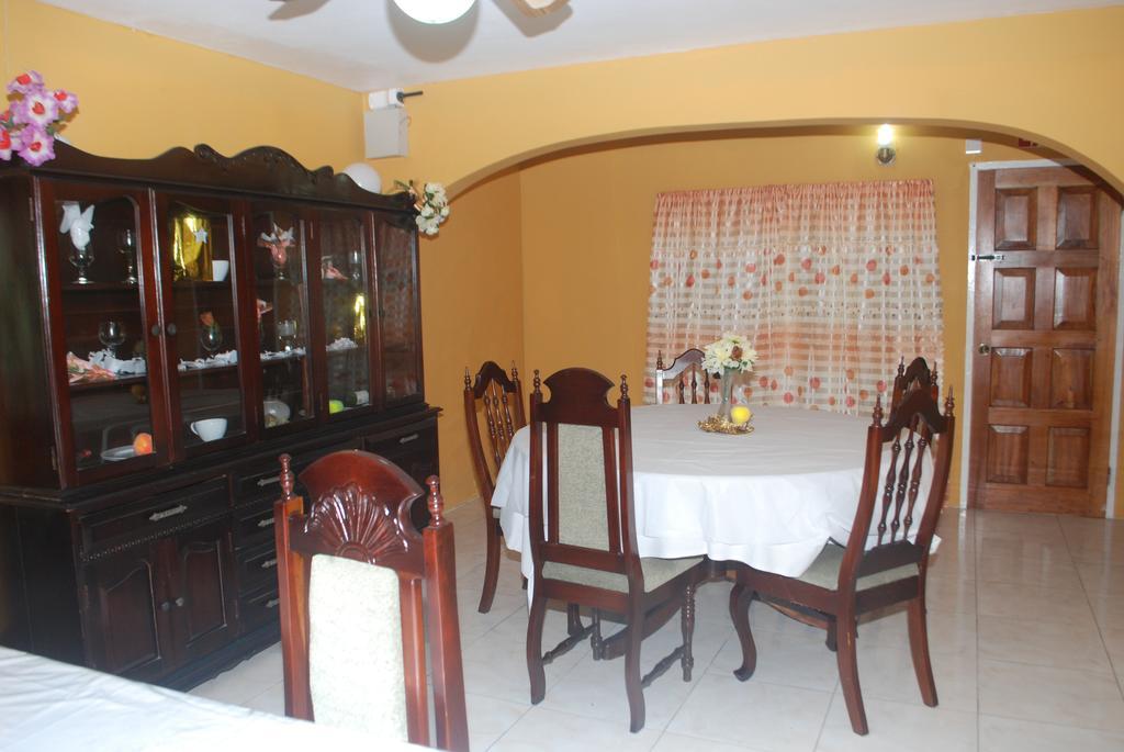 Enchanted Villas Inn Montego Bay Exterior foto