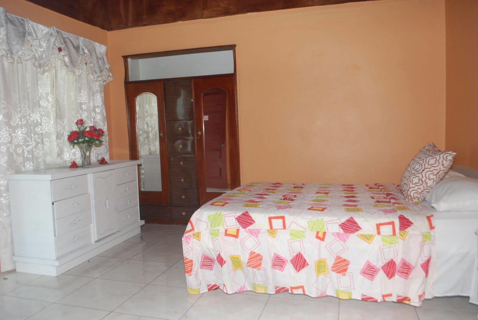 Enchanted Villas Inn Montego Bay Exterior foto