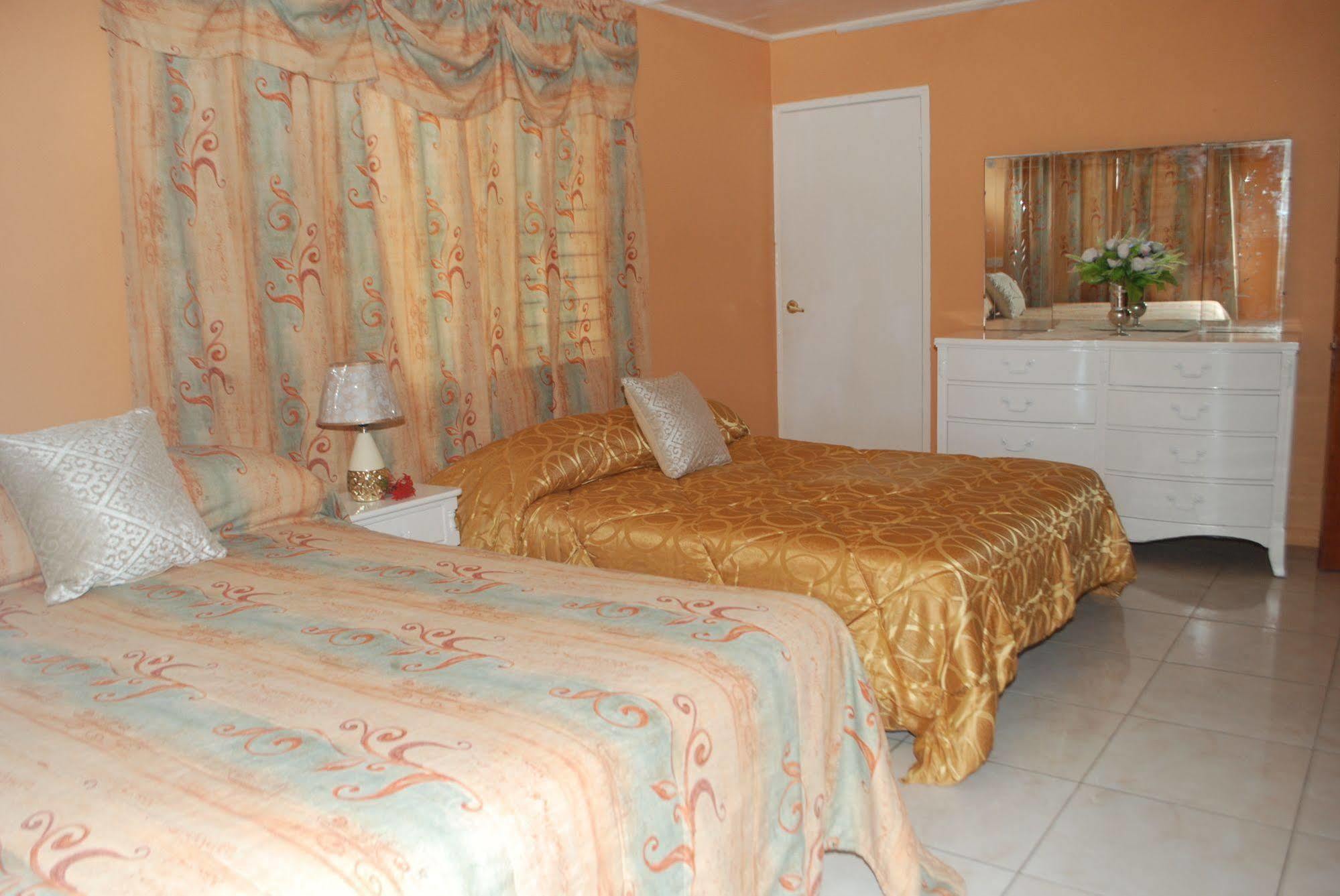 Enchanted Villas Inn Montego Bay Exterior foto