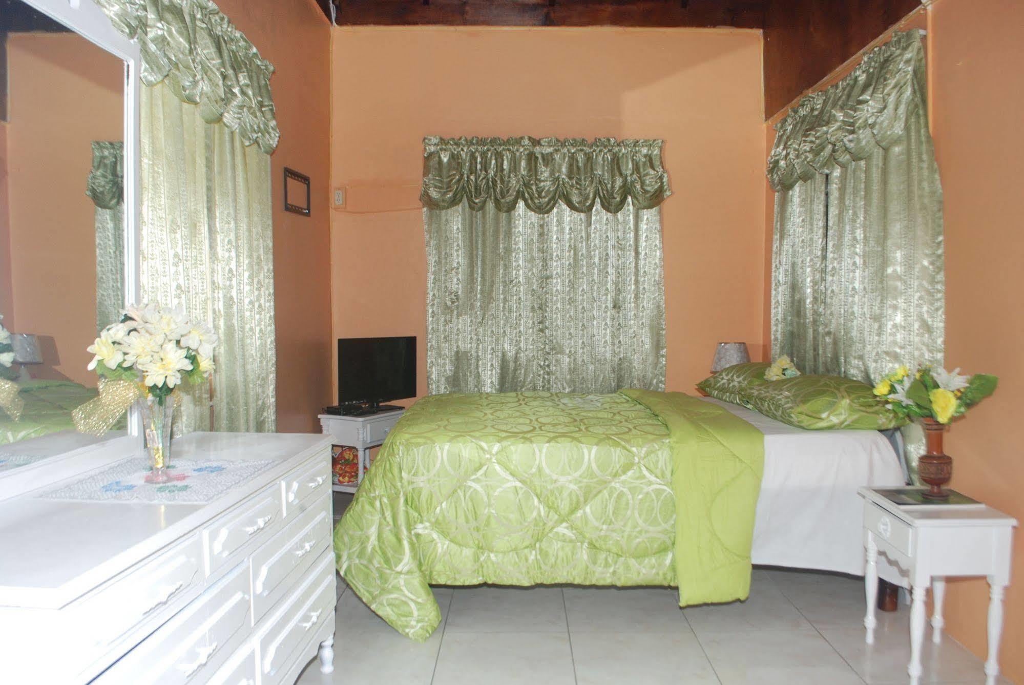 Enchanted Villas Inn Montego Bay Exterior foto