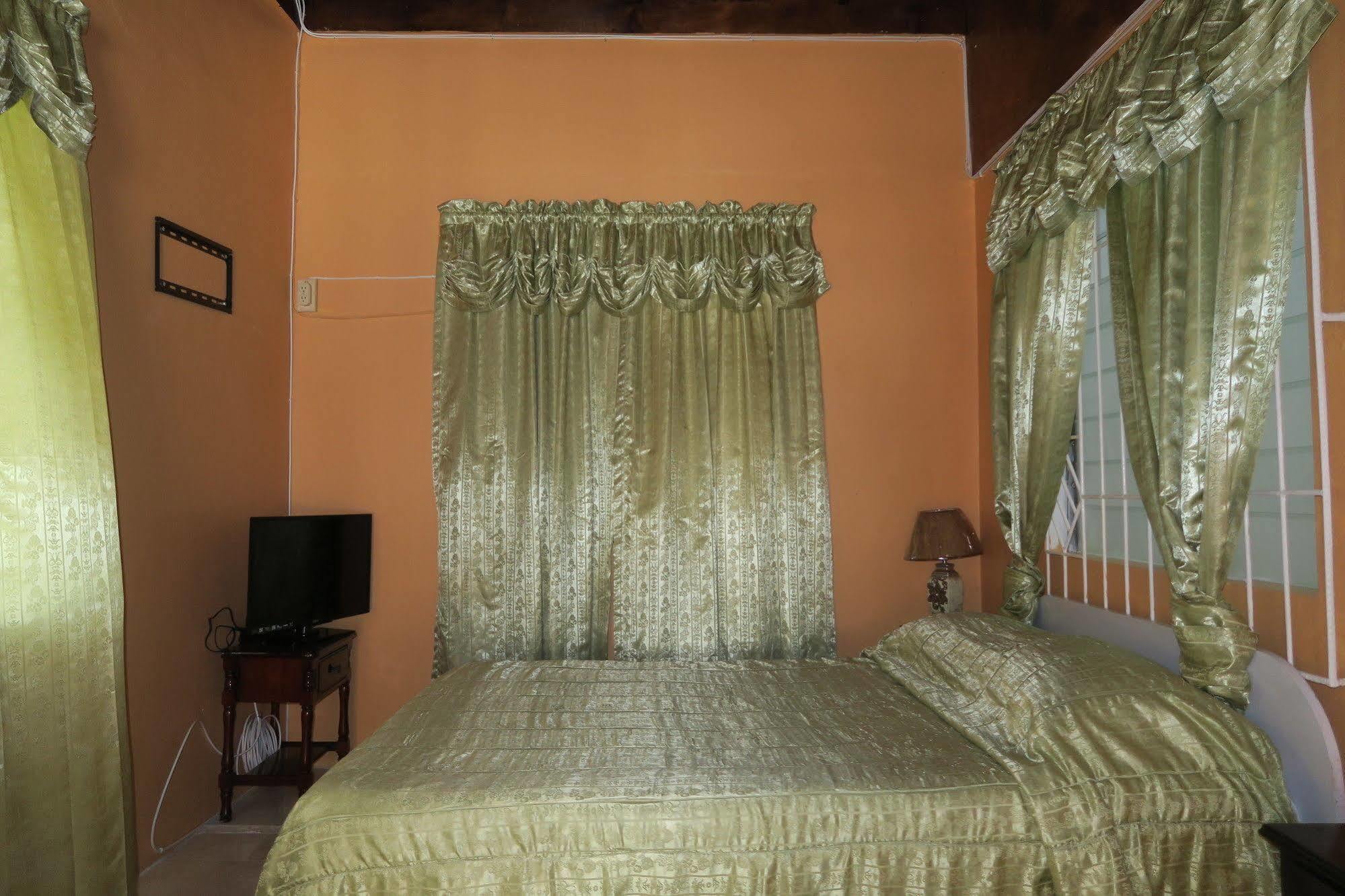 Enchanted Villas Inn Montego Bay Exterior foto