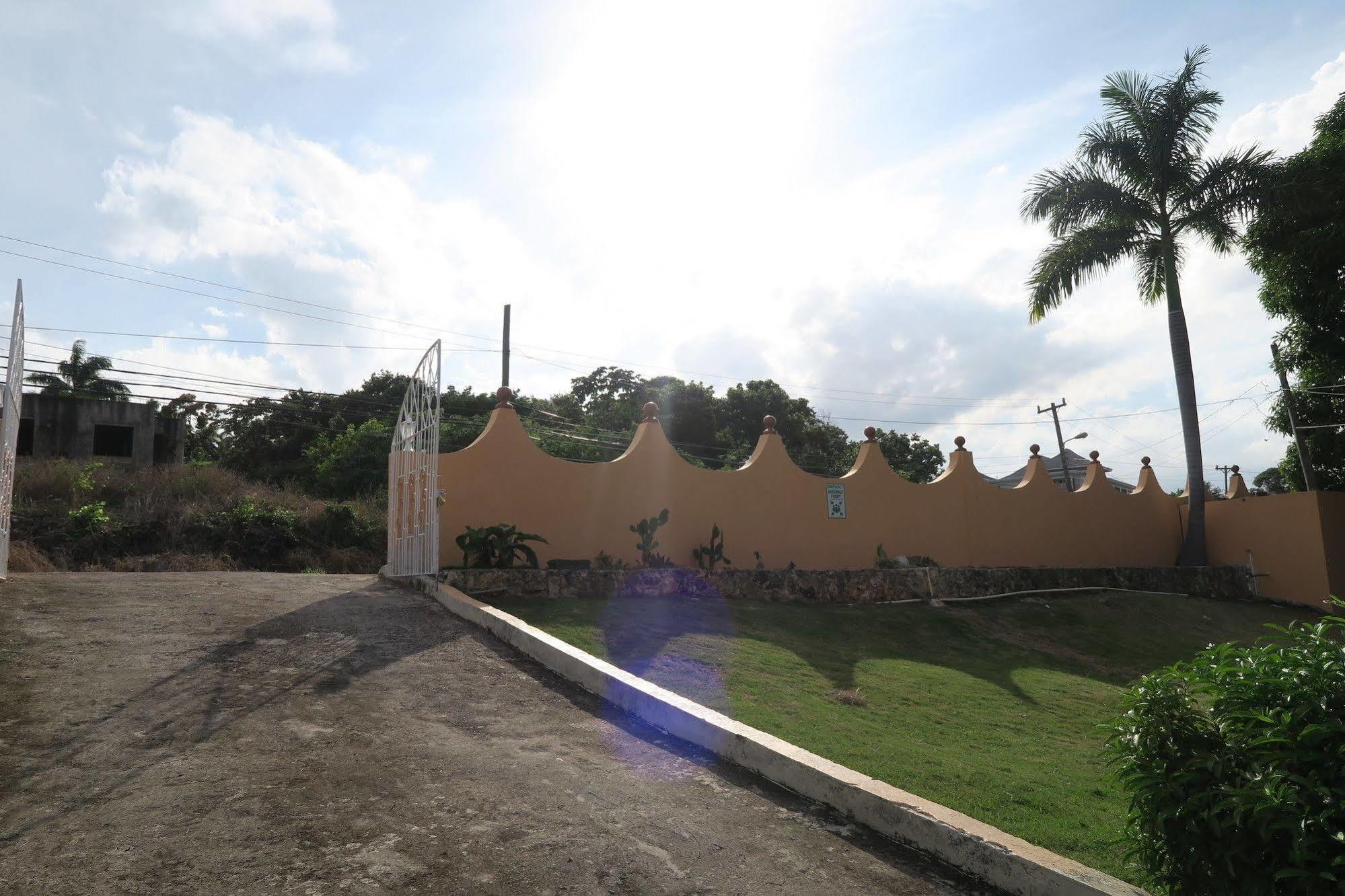 Enchanted Villas Inn Montego Bay Exterior foto