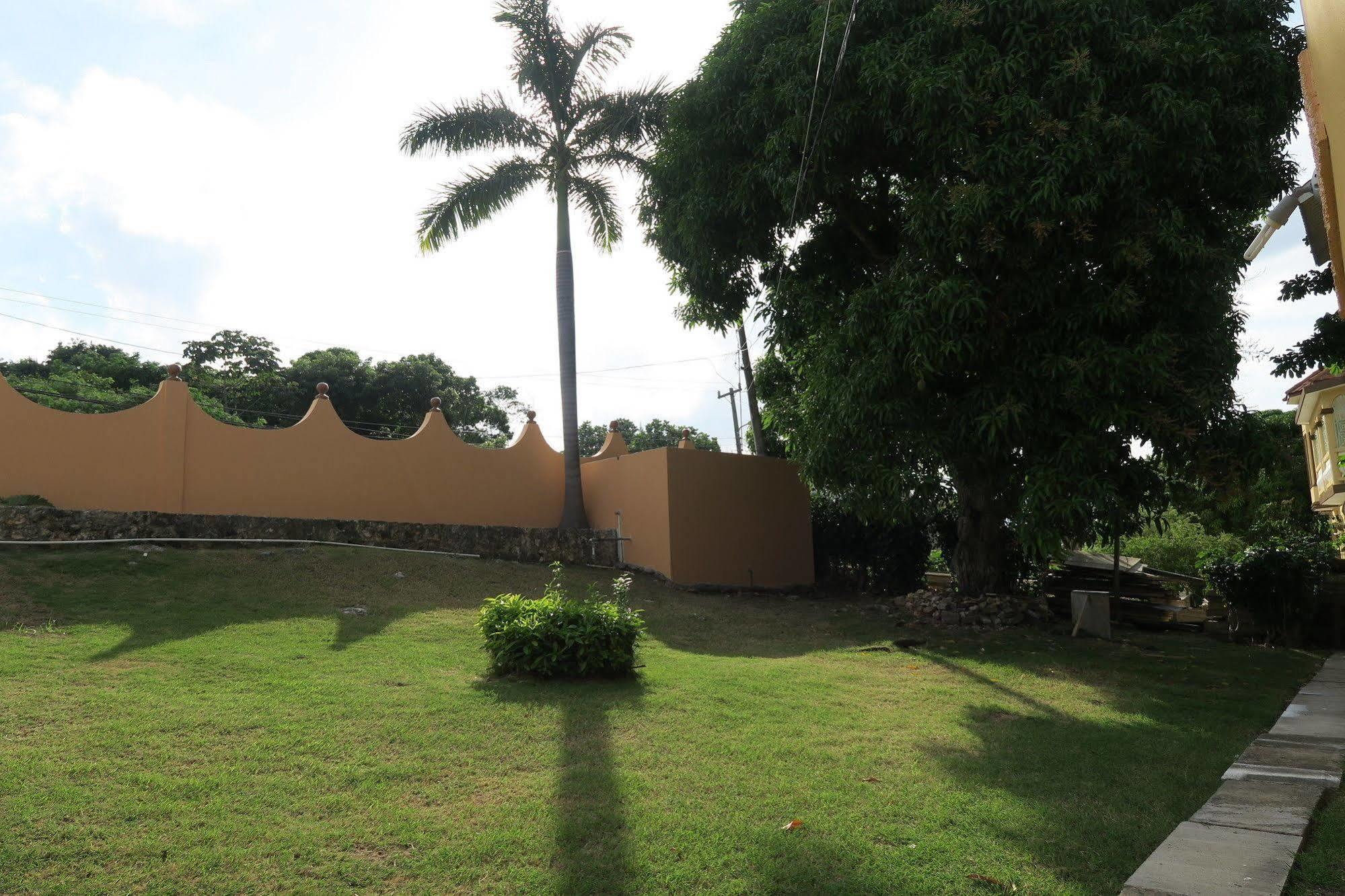 Enchanted Villas Inn Montego Bay Exterior foto